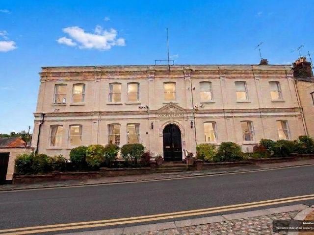 Ravens Lane, Berkhamsted, HP4 3 bed apartment to rent £2,800 pcm £646 pw