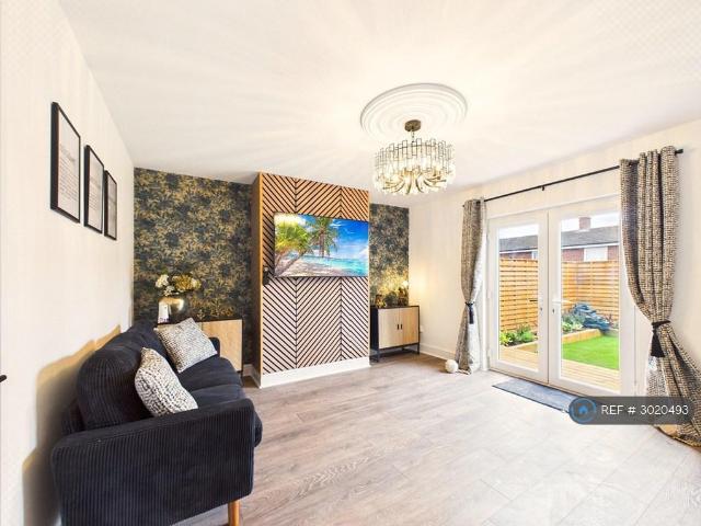 Ravens Lane, Ipswich, IP8 3 bed semi detached house to rent £3,250 pcm £750 pw