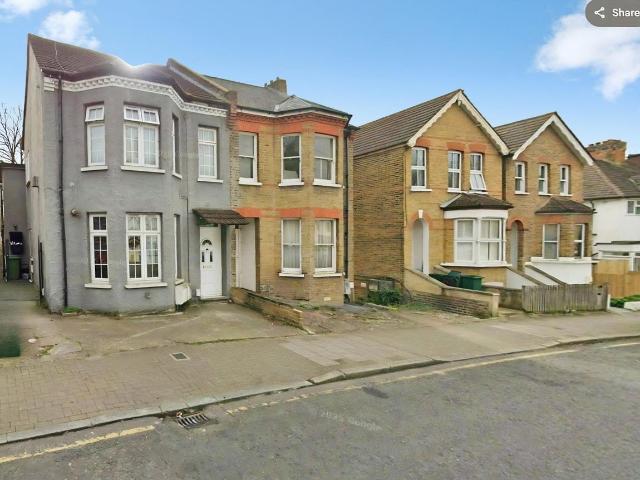 Ravensbourne Road, Bromley BR1, 2 bed flat to rent, £1,795 pcm | PrimeLocation