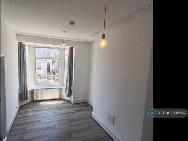 Ravensbourne Road, London, SE6 1 bed flat to rent £1,450 pcm £335 pw
