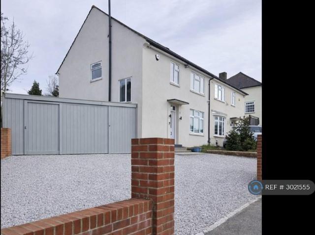 Ravensbury Road, Orpington, BR5 3 bed semi detached house to rent £2,300 pcm £531 pw