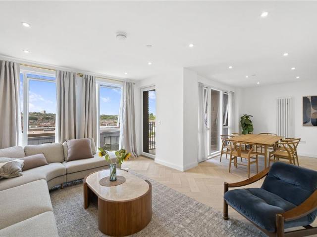 Ravensbury Terrace, SW18 2 bed apartment to rent £2,850 pcm £658 pw