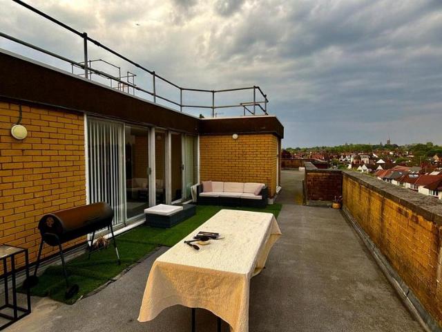 Ravenscroft Avenue, London NW11 4 bed flat to rent £4,200 pcm £969 pw