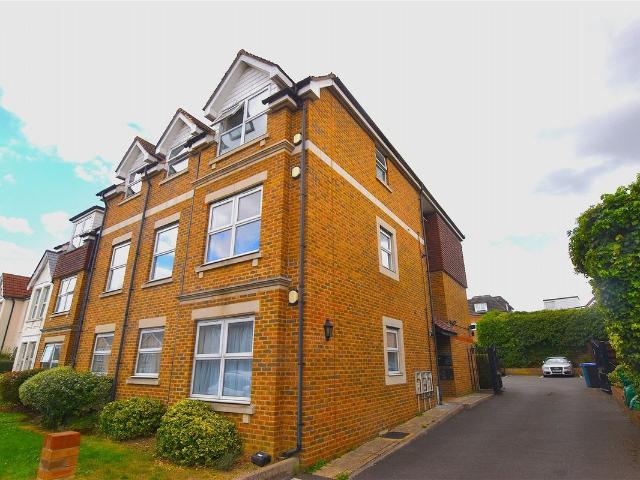 Ravenscroft Road, Beckenham BR3, 2 bed flat to rent, £1,900 pcm | PrimeLocation