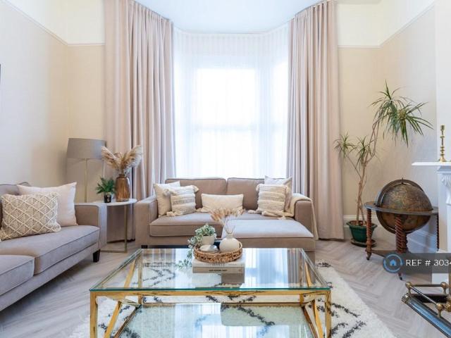 Ravensdale Road, London, N16 4 bed maisonette to rent £4,750 pcm £1,096 pw