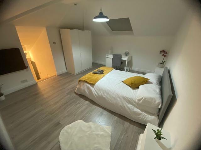 Ravensdale Road, London N16, Studio to rent, £1,350 pcm | PrimeLocation