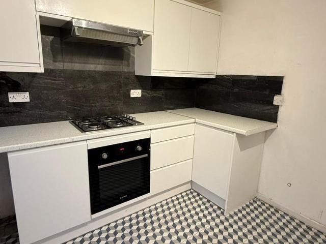 Ravensfield, SS14 4 bed terraced house to rent £2,300 pcm £531 pw