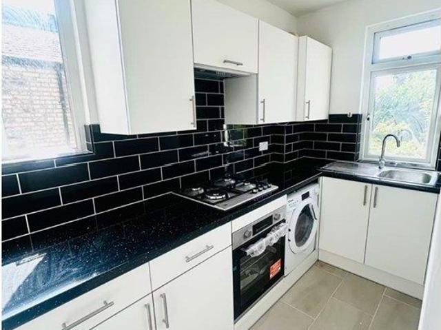 Ravenshurst Avenue, London NW4, 3 bed flat to rent, £2,150 pcm | PrimeLocation