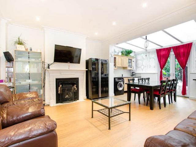 Ravenslea Road, Balham, London, SW12 4 bed house to rent £5,300 pcm £1,223 pw