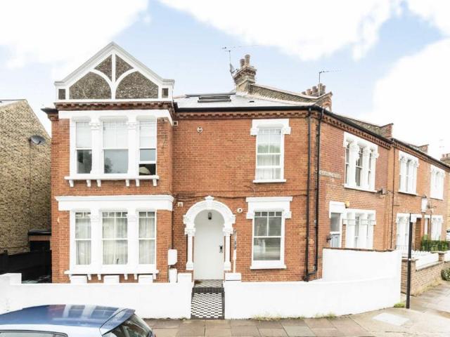 Ravenslea Road, London SW12 1 bed flat to rent £2,400 pcm £554 pw