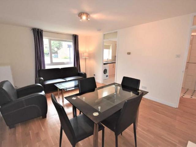 Ravensmede Way, Chiswick, Chiswick 2 bed flat to rent £2,002 pcm £462 pw