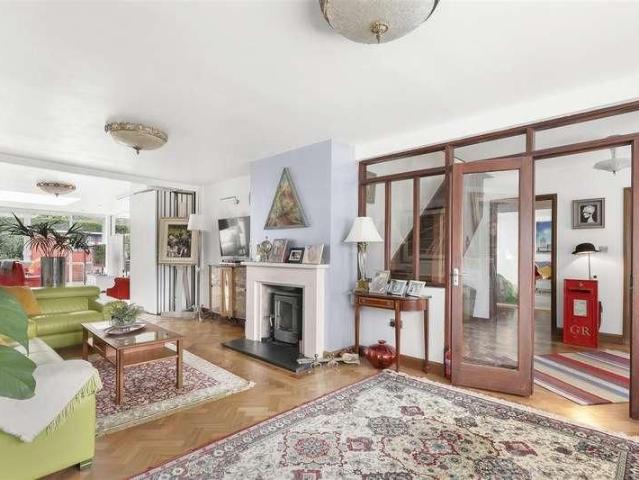 Ravensmere, Epping, CM16