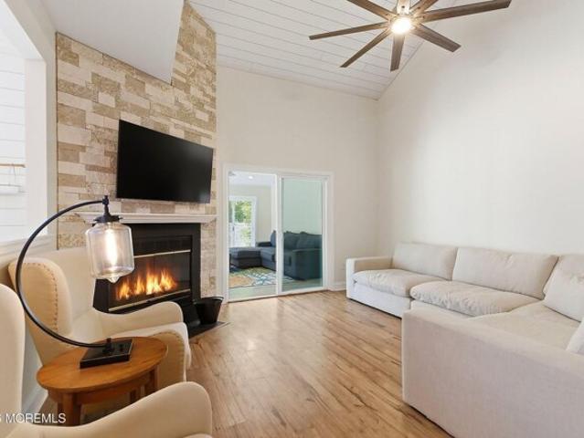 Ravenwood Ct, Freehold, Home For Sale