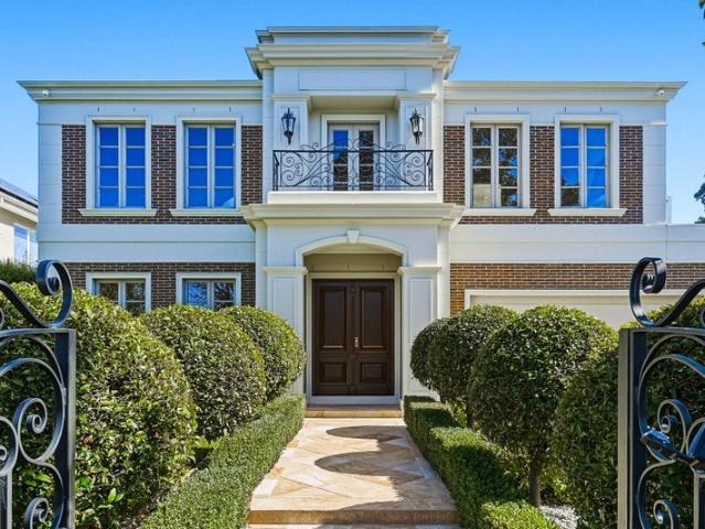 Ravida Built Elegance in a Coveted Camberwell Setting