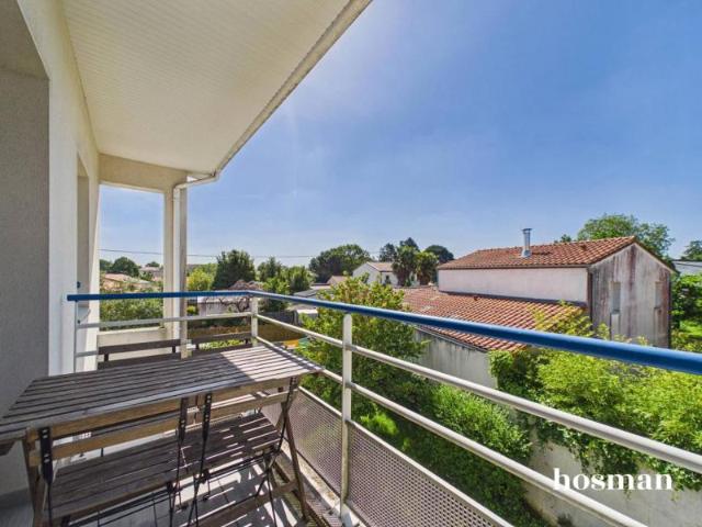 Ravissant duplex de 84 m2 habitables 96 m2 au sol avec 3 chambres, balcon, garage double et place de stationnement Quartier La Blordière à Rezé