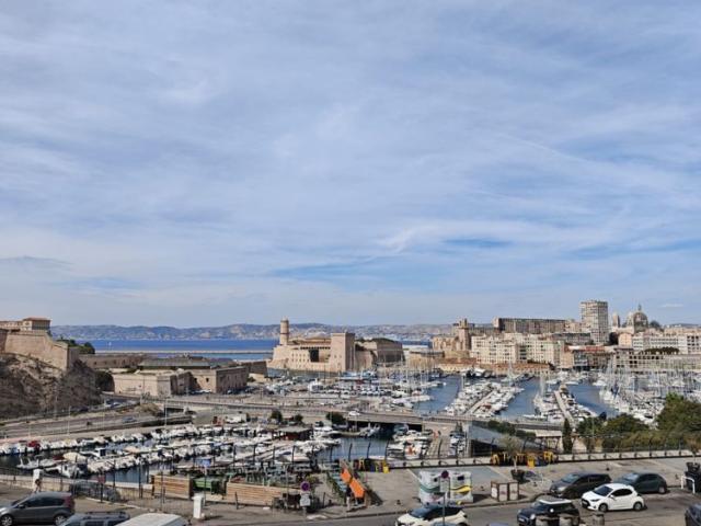 RAVISSANT TYPE 2 DE 41.02 M² REFAIT A NEUF VUE MER