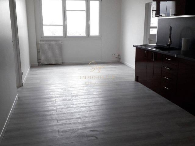 RAVISSANT TYPE 3 DE 52.54 M² EN BON ETAT DANS RESIDENCE AVEC PIS