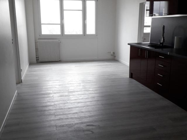RAVISSANT TYPE 3 DE 52.54 M² EN BON ETAT DANS RESIDENCE AVEC PISCINE