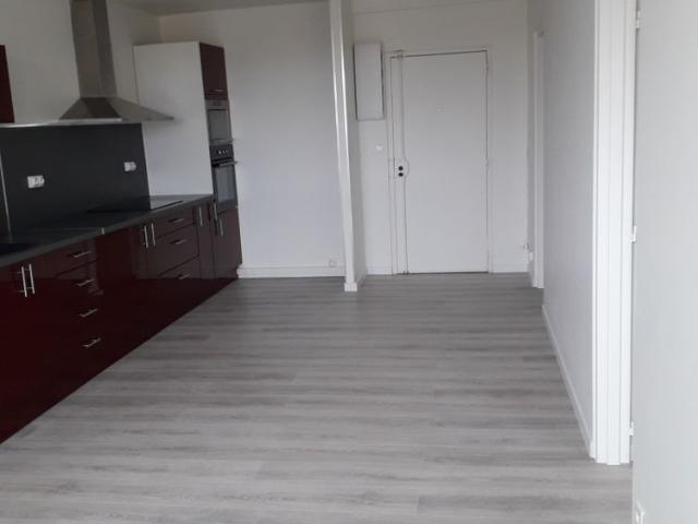 RAVISSANT TYPE 3 DE 52.54 M² EN BON ETAT DANS RESIDENCE AVEC PISCINE