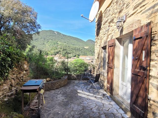 Ravissant village medieval avec 2 restaurants et epicerie mo. 95m² Cessenon sur Orb
