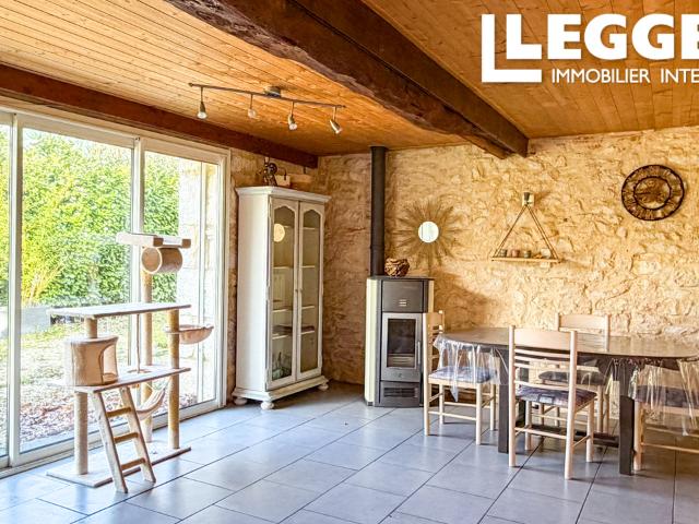 Ravissante maison de vacances en pierres, de 2 à 3 chambres, grand séjour et veranda sur la nature
