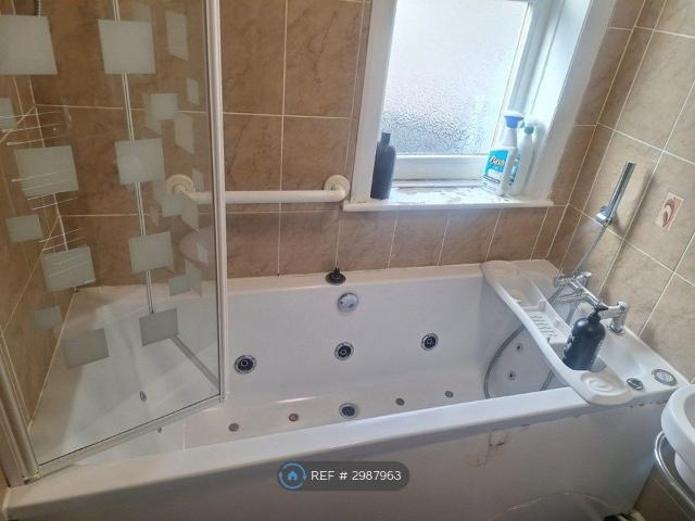 Rawthorpe Lane, Huddersfield HD5, 2 bed semi detached house to rent, £780 pcm | PrimeLocation