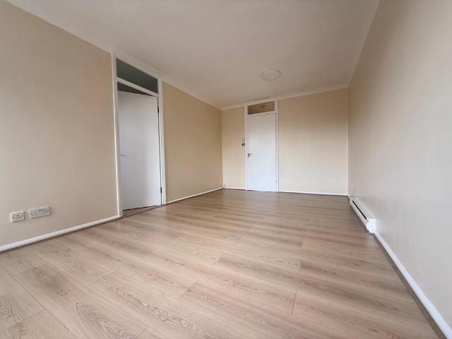 Rawdon Drive, HODDESDON 2 bed apartment to rent £1,400 pcm £323 pw