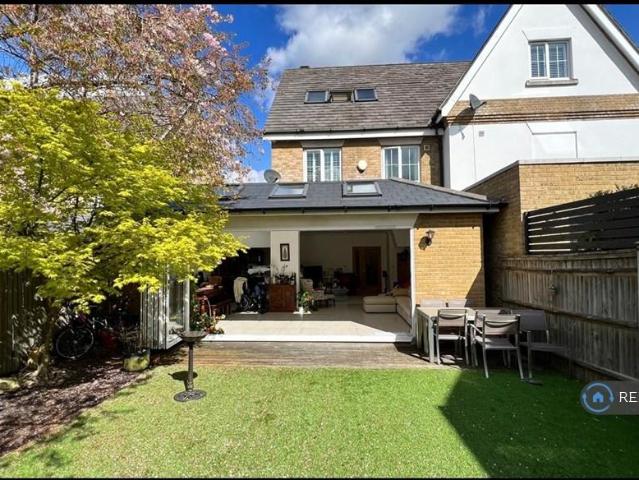 Rawlings Close, Beckenham, BR3 3 bed semi detached house to rent £3,500 pcm £808 pw