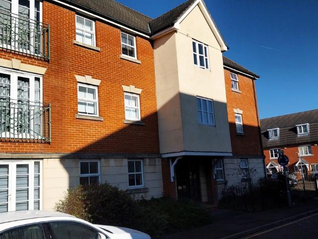 Rawlyn Close, Grays RM16, 2 bed flat to rent, £1,475 pcm | PrimeLocation