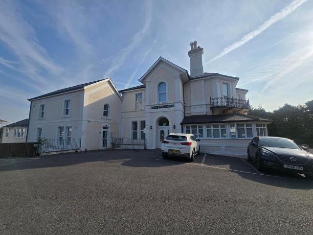 Rawlyn Road, Torquay TQ2 2 bed flat to rent £895 pcm £207 pw