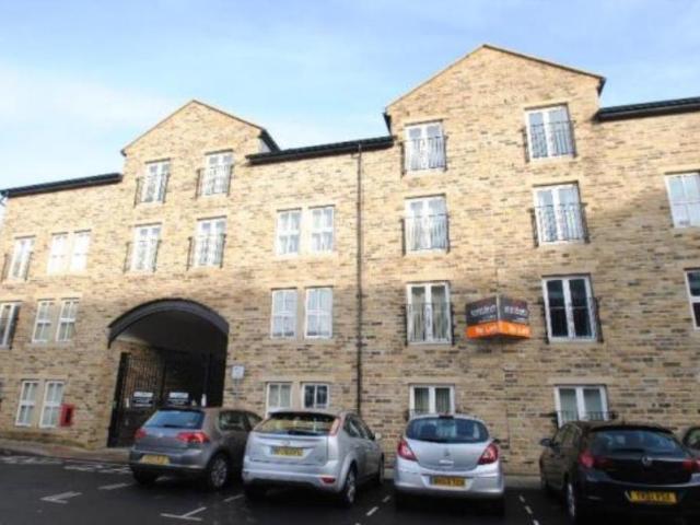 Rawson Road, Bradford, West. 2 bed apartment to rent £695 pcm £160 pw