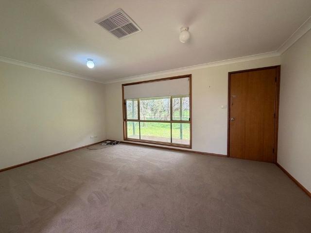 Ray White Forbes 02 68511411