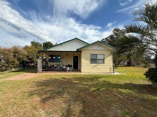Ray White Parkes 02 6862 1900