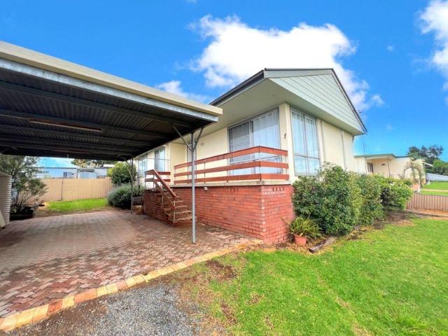 Ray White Parkes 02 6862 1900
