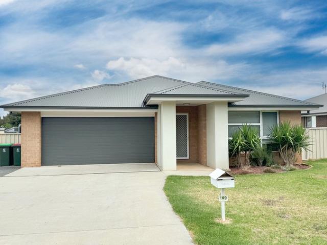 Ray White Real Estate Parkes