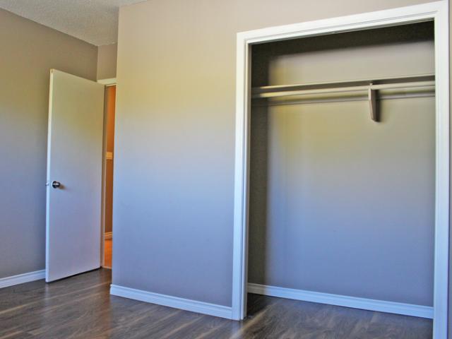Raydel Manor Apartments | 339 Avenue Q South