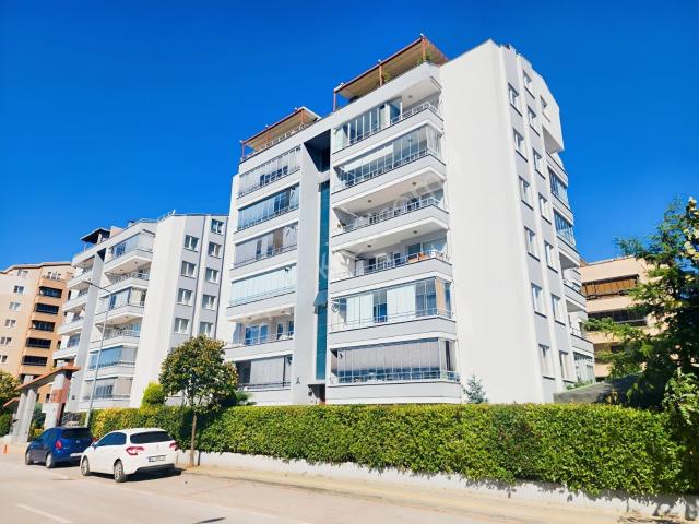 Raykent'de 196m2 Harika, Panoramik Konumlu 3+1 Bahçe Katı