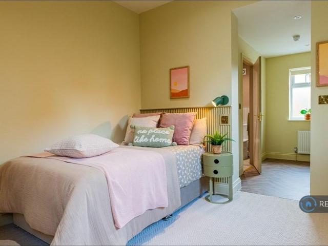 Rayleigh Avenue, Westcliff On Sea, SS0 1 bed in a house share to rent £800 pcm £185 pw