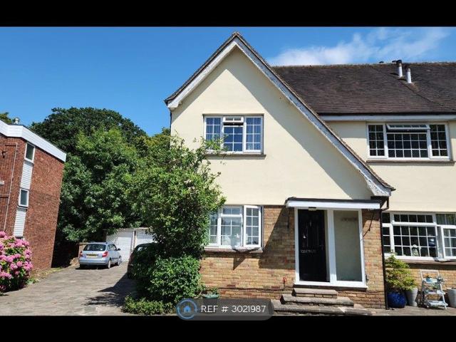 Rayleigh Road, Benfleet SS7, 2 bed maisonette to rent, £1,700 pcm | PrimeLocation