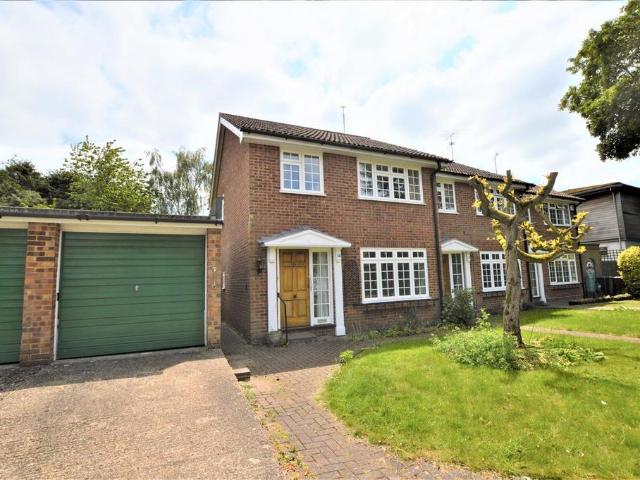 Raymer Close, St. Albans, AL1 3 bed semi detached house to rent £2,750 pcm £635 pw