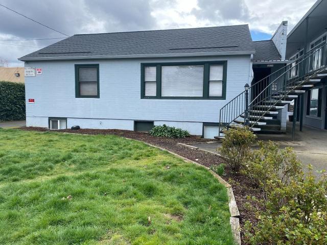 Raymond Apartments 2 Bedroom Apartment for Rent at 8104 Se Raymond St, Portland, OR 97206 Foster Powell