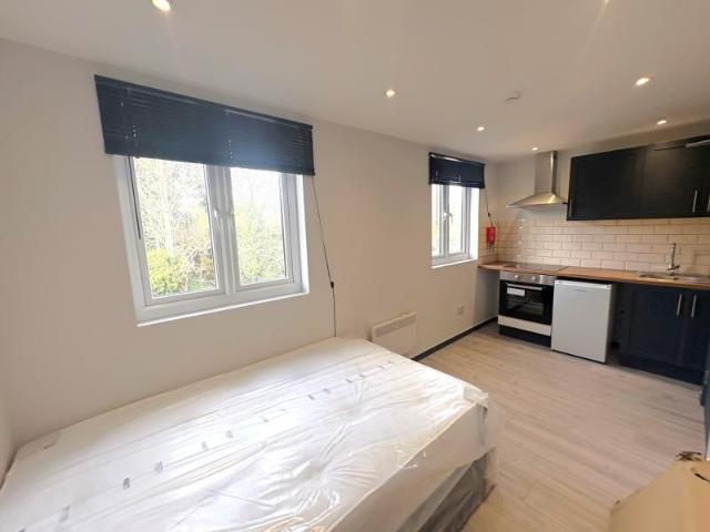 Raymond Crescent, Guildford, GU2