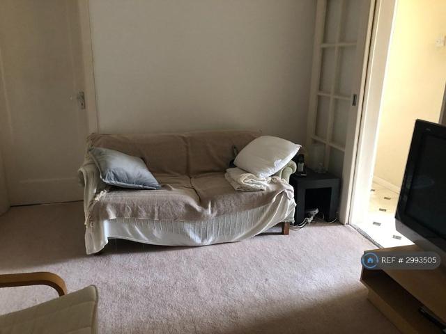 Raymond Road, Wimbledon, SW19 4 bed penthouse to rent £3,520 pcm £812 pw