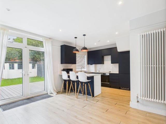 Raynes Park, London SW20, 5 bed property to rent, £4,200 pcm | PrimeLocation