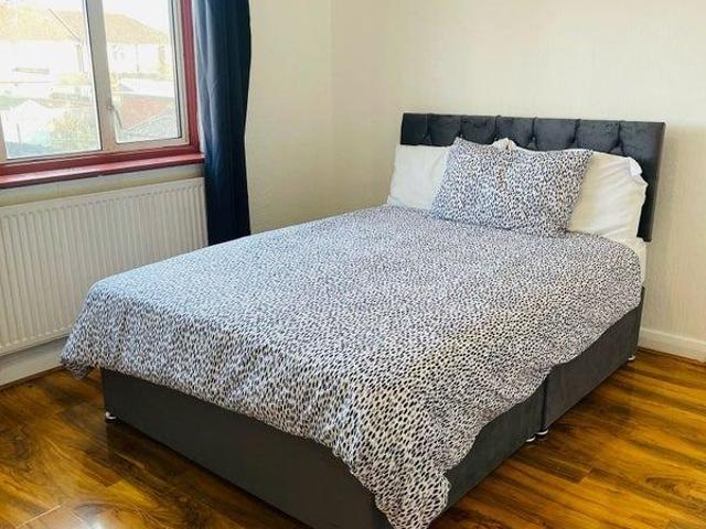Raynton Drive, Hayes UB4 1 bed in a house share to rent £750 pcm £173 pw