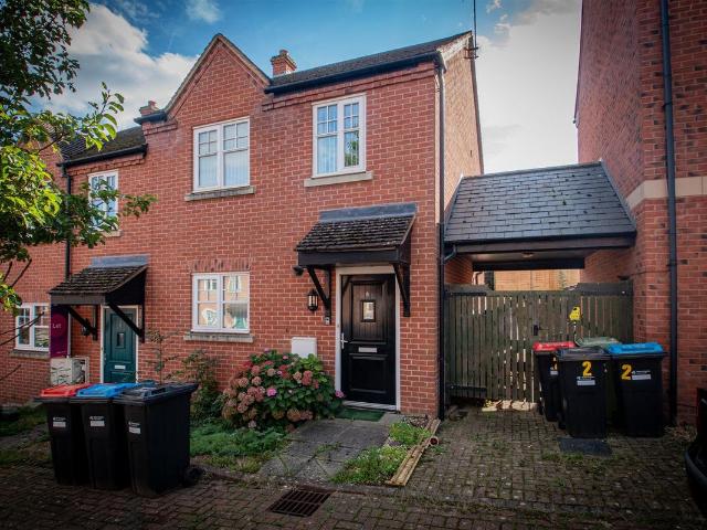 Rays Close, Bletchley MK2, 2 bed end terrace house to rent, £1,350 pcm | PrimeLocation