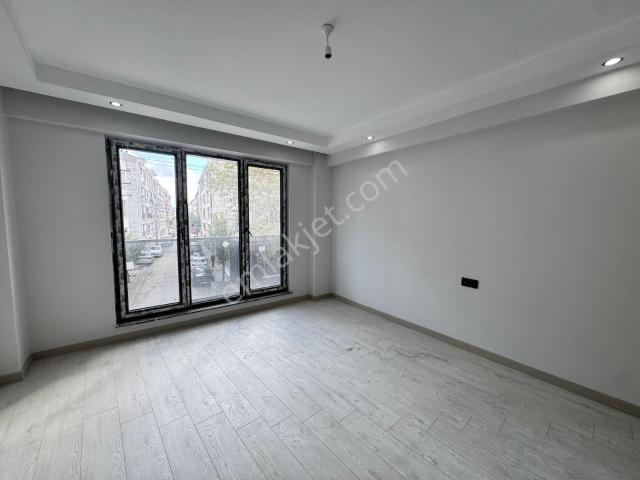 Rba Dan Kumlubel Mh Esenli Cd Üzerinde Satılık Daire