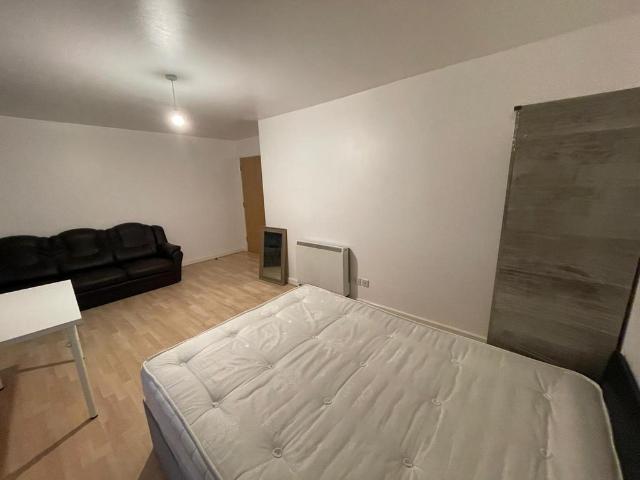RBS, Hall Street, Birmingham, B18 6BX, United Kingdom | Room for rent #140400236 | Rentberry
