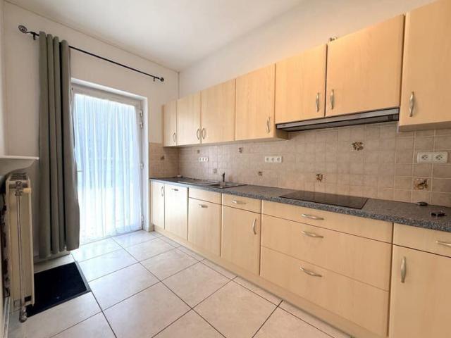 RDC: Appartement 100 m² 2ch, cave et parking extérieur