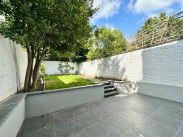 RDC rénové 2ch avec grand jardin & terrasse